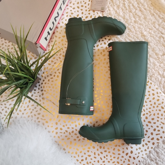 New HUNTER Tall Green rain boots, sz 8 & 9 - Picture 1 of 6